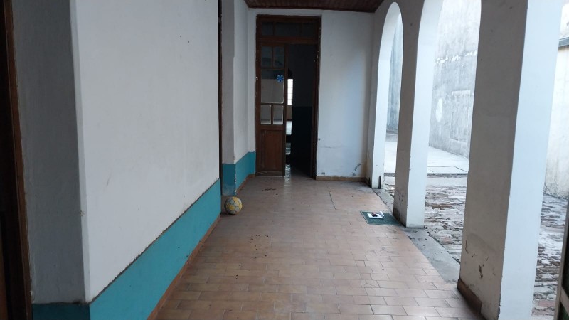 VENTA de local a reciclar con salones para eventos