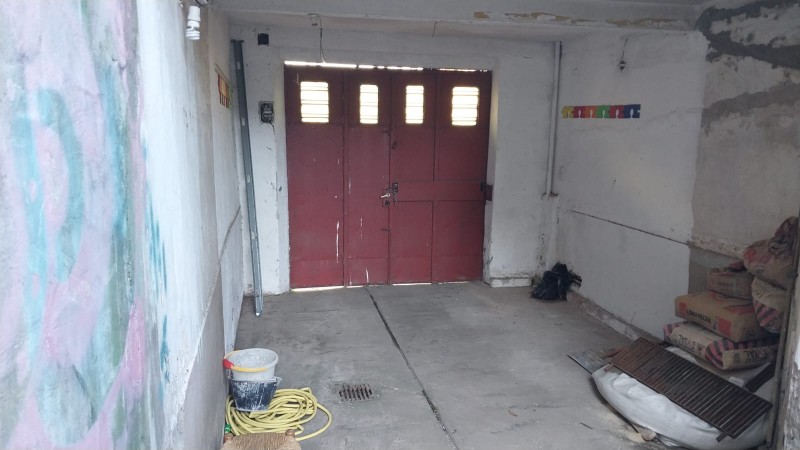 VENTA de local a reciclar con salones para eventos