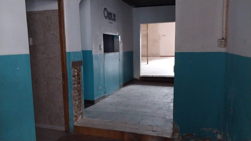 VENTA de local a reciclar con salones para eventos