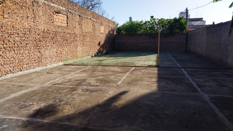 VENTA de local a reciclar con salones para eventos