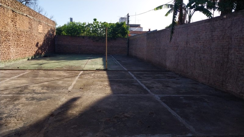 VENTA de local a reciclar con salones para eventos