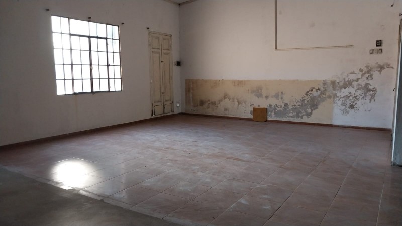 VENTA de local a reciclar con salones para eventos