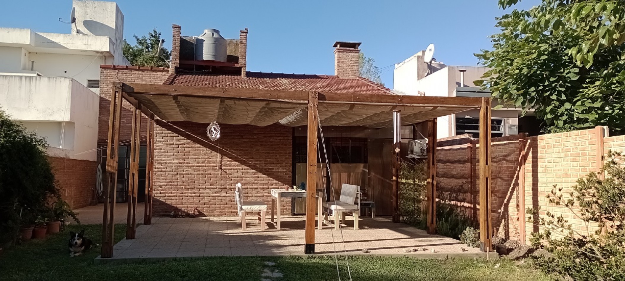 Venta de casa estilo Chalet en Jose Hernandez, 2 Dormitorios y quincho