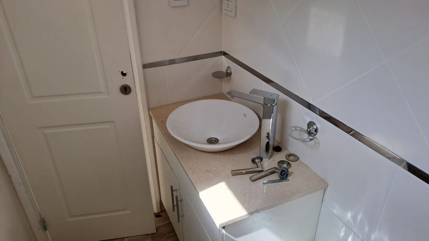 VENTA, DEPARTAMENTO A ESTRENAR de 2 DORMITORIOS, ZONA DE PARQUE CASTELLI.