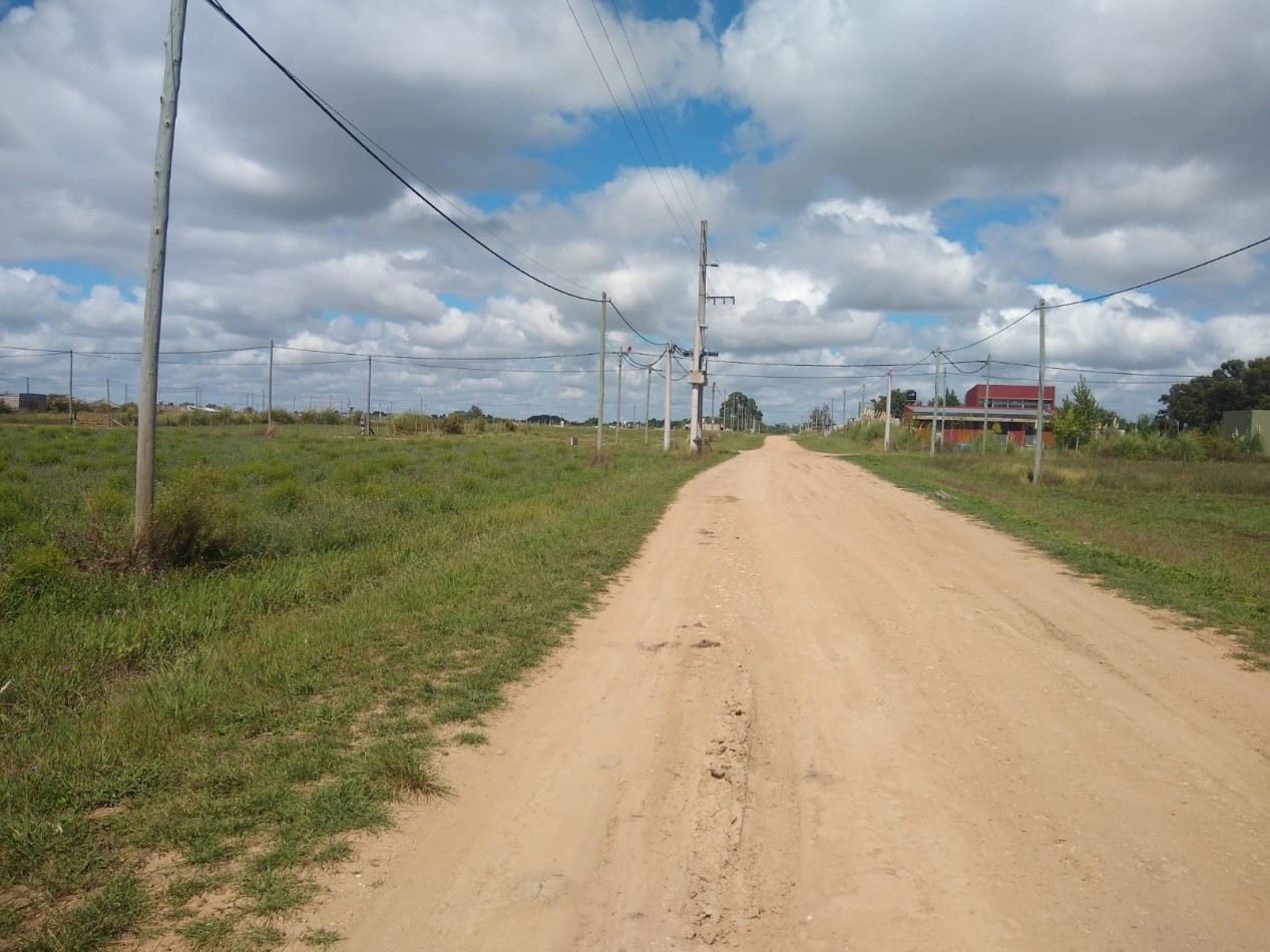 VENTA, de lote, en zona cercana al aeropuerto de La Plata.