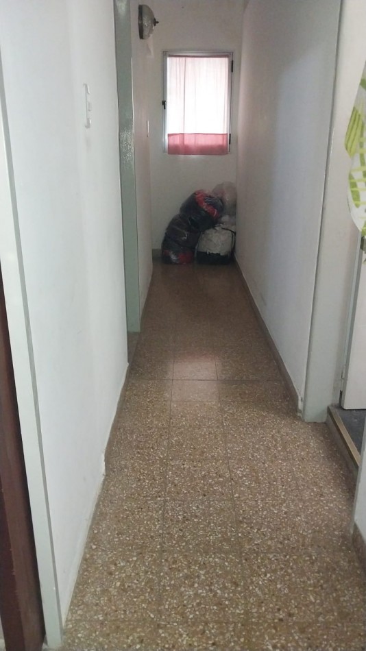 VENTA de hermosa casa ubicada en la periferia del casco urbano de La Plata.