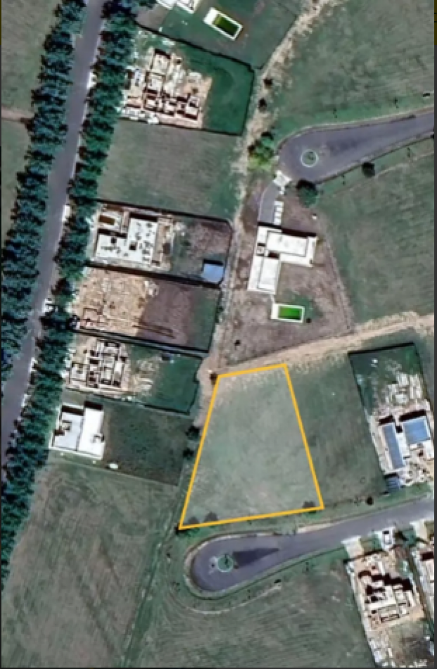 VENTA, de importante lote de 1512 m2 de superficie, en Haras Del Sur 3. Barrio Los Robles.