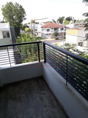 Venta Duplex 2 Dormitorios, Los Hornos Calle 132 e 61 y 62. La Plata