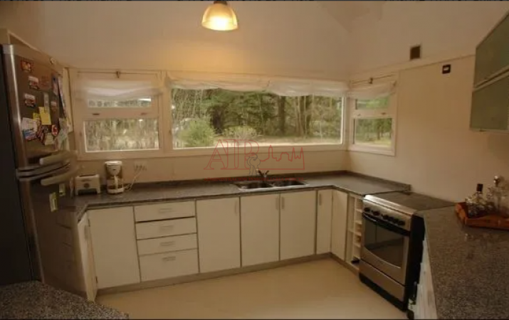 VENTA, Casa de 4 dormitorios tipo cabaña en CARILÓ.